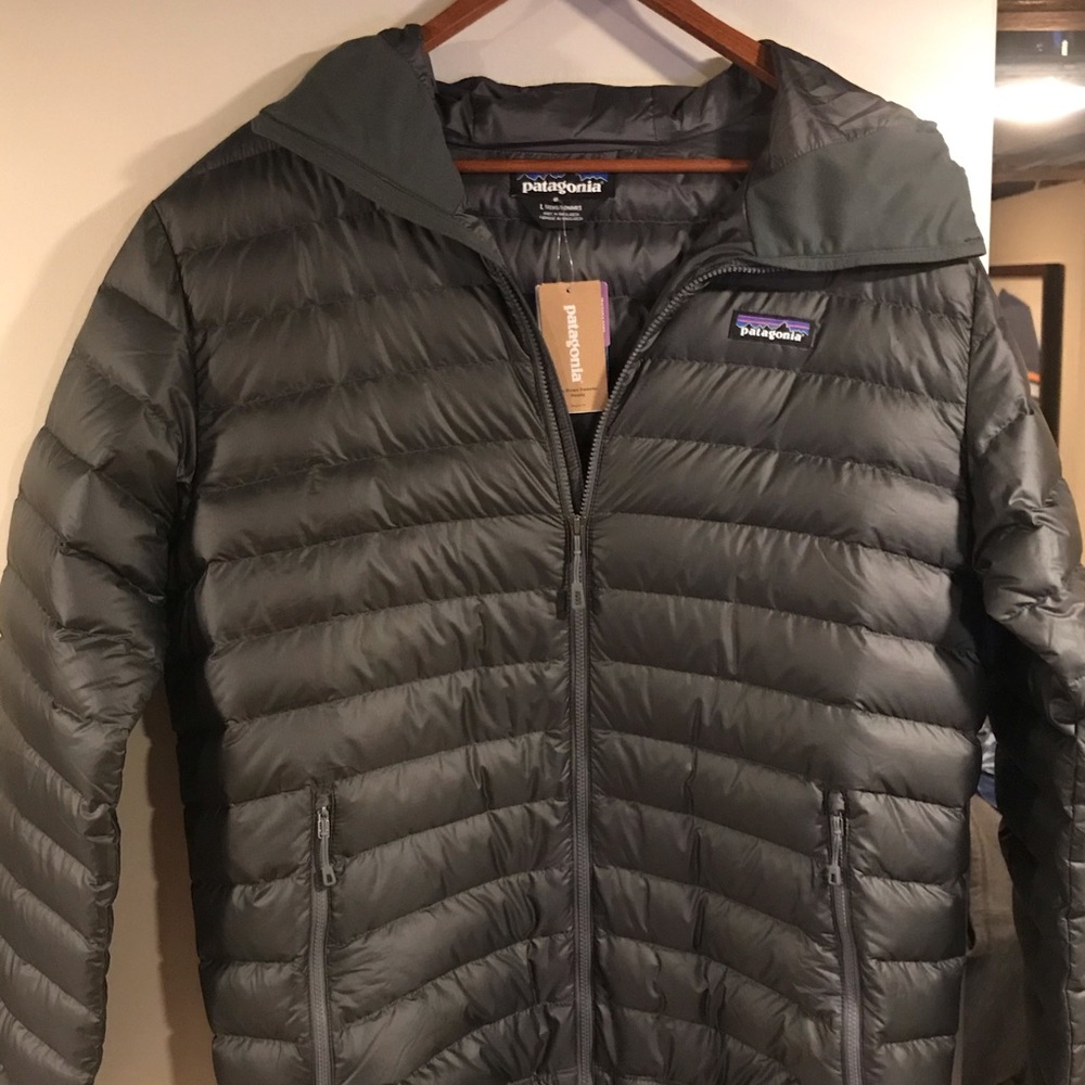 NWT Patagonia men’s down sweater hoody .